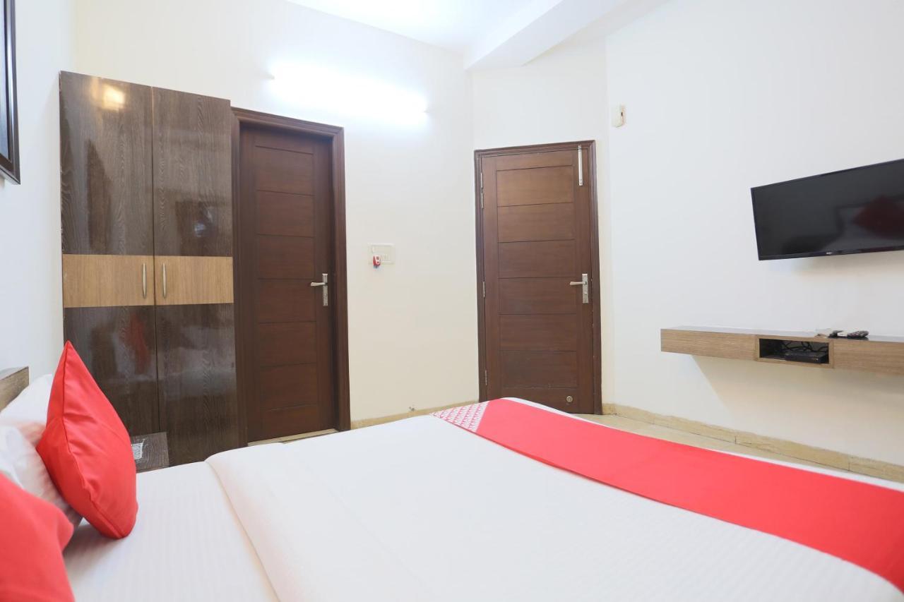 Oyo 72519 Meera Bhawan Otel Vrindāvan Dış mekan fotoğraf